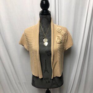 Cabi Shrug Sweater Shawl Collar Womens Size Large Tan Short Sleeve 3D Flowers